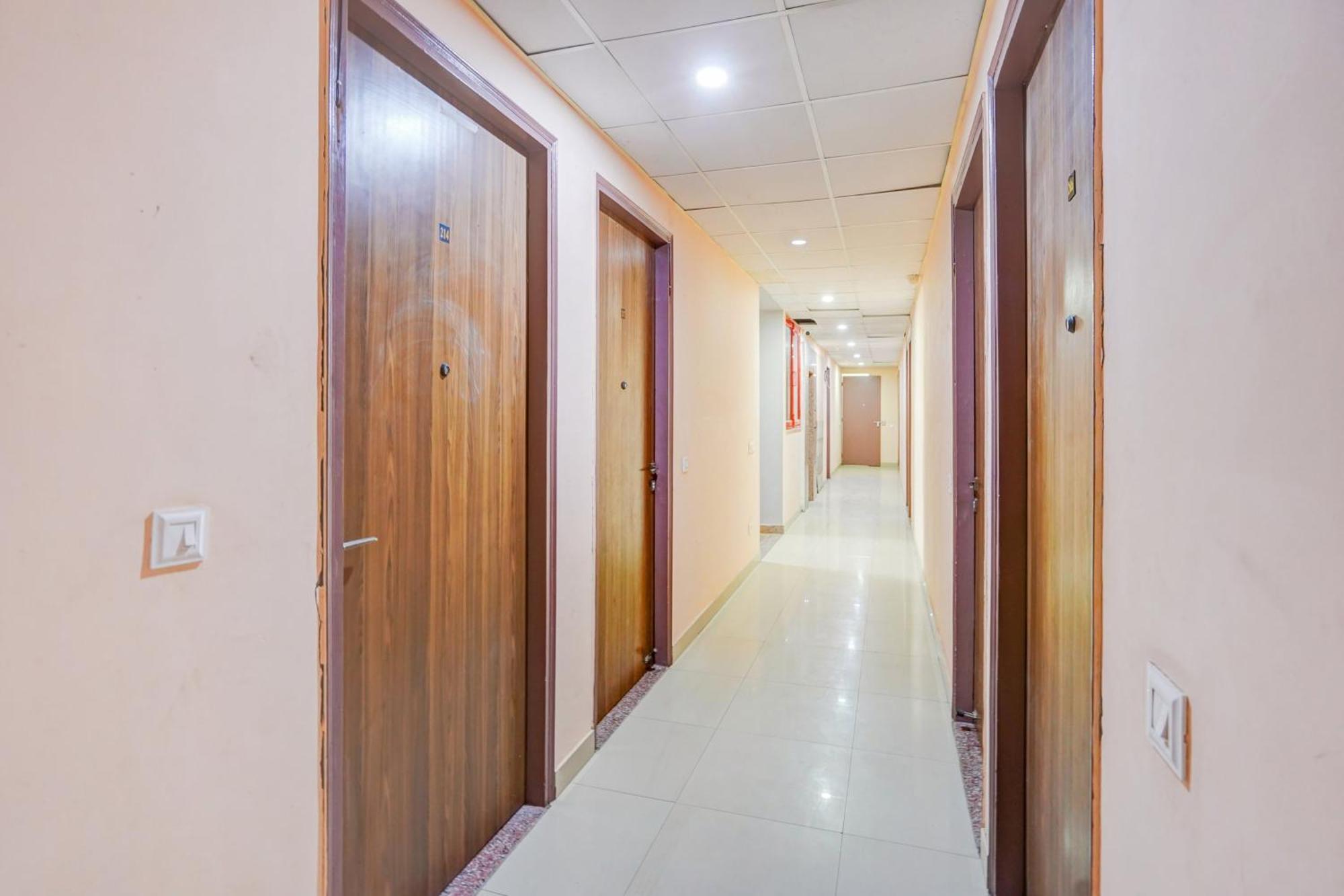Super Collection O Sector 104 Noida Ξενοδοχείο Εξωτερικό φωτογραφία