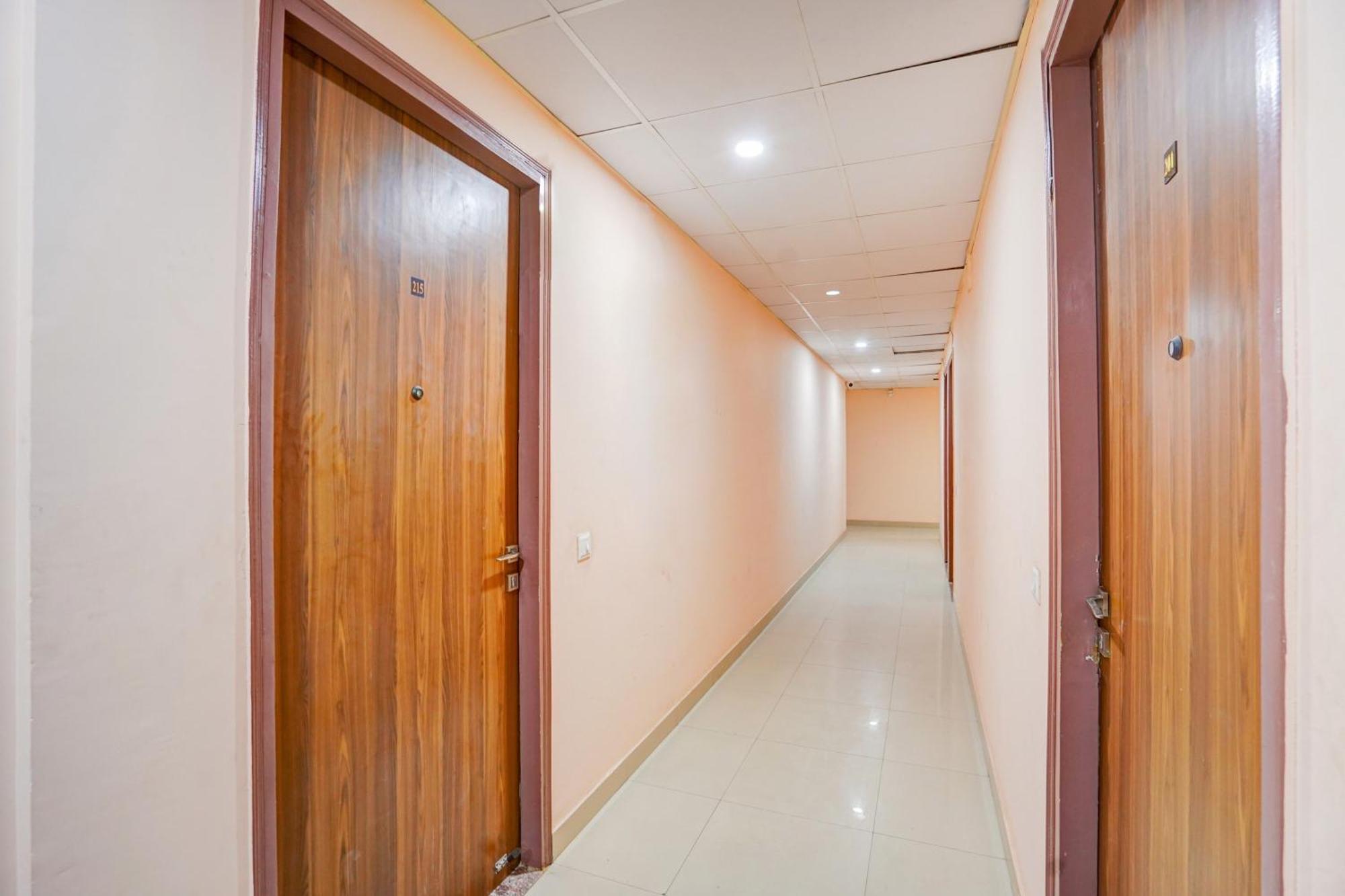 Super Collection O Sector 104 Noida Ξενοδοχείο Εξωτερικό φωτογραφία
